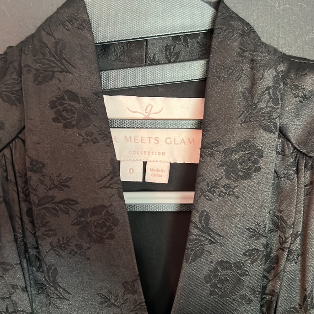 Gal meets glam black flower wrap dress size 0 - Picture 4 of 7